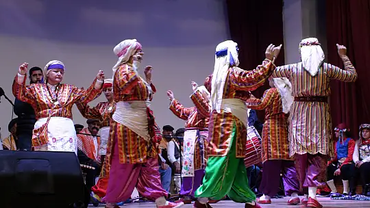 YÖRÜKLER DOYASIYA EĞLENDİ