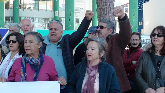 HÜKÜMETE TENCERE VE TAVA GÖSTERDİLER