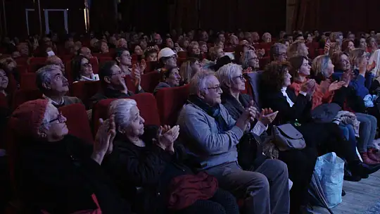 TÜRK SANAT MÜZİĞİ KOROSU, SEYİRCİDEN TAM NOT ALDI