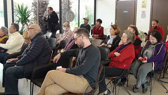 ALZHEİMER DERNEĞİNDEN ANLAMLI SUNUM