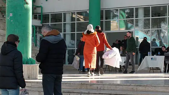 VATANDAŞLARDAN AFET BÖLGESİNE YARDIM