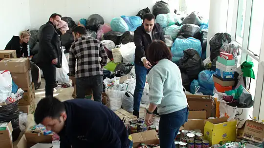 VATANDAŞLARDAN AFET BÖLGESİNE YARDIM