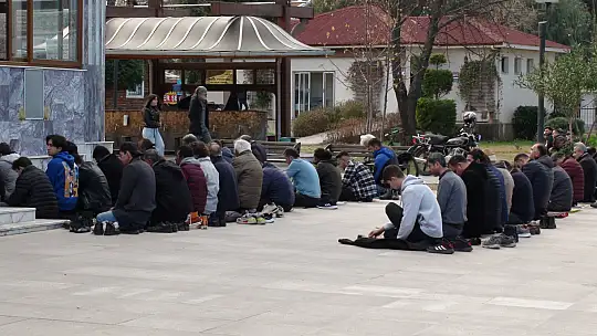 FETHİYE YENİ CAMİİ'DE DEPREMZEDELER İÇİN DUA EDİLDİ