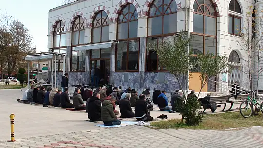 FETHİYE YENİ CAMİİ'DE DEPREMZEDELER İÇİN DUA EDİLDİ