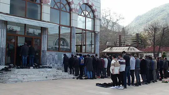 FETHİYE YENİ CAMİİ'DE DEPREMZEDELER İÇİN DUA EDİLDİ