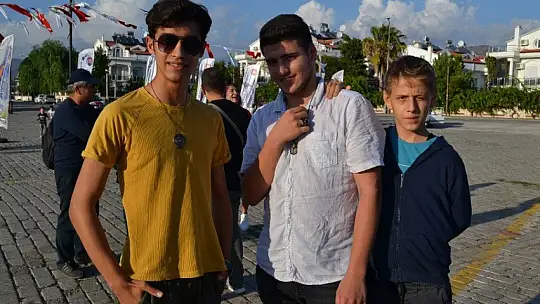 Cumhuriyet konvoyuna yoğun katılım