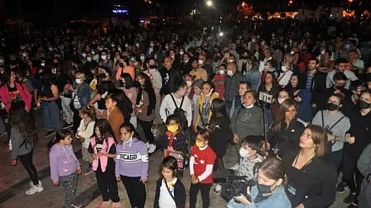 Vatandaşlar Cumhuriyet Konseri ile Coştu