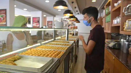 Fethiye'de Bayram Öncesi Tatlı Yoğunluğu