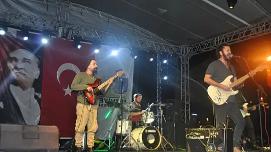 Vatandaşlar Cumhuriyet Konseri ile Coştu