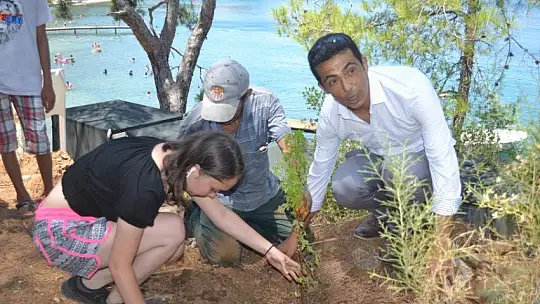 Büyük Samanlık Plajı'nda Ağaç Dikim Etkinliği