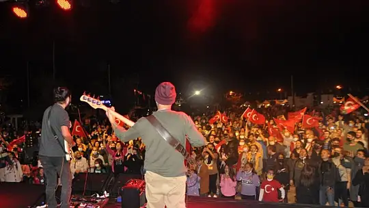 Vatandaşlar Cumhuriyet Konseri ile Coştu