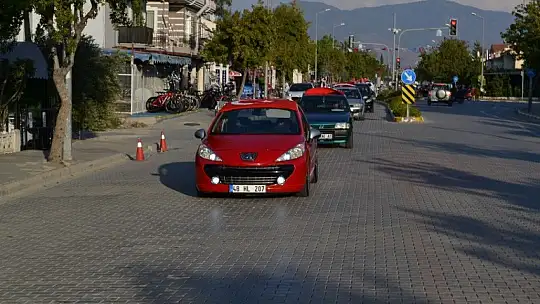 Cumhuriyet konvoyuna yoğun katılım