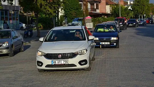 Cumhuriyet konvoyuna yoğun katılım