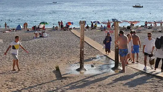 Ölüdeniz'de sezon bitmiyor