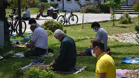 Bugün eller, 'yağdır Mevlam su' diyerek açıldı