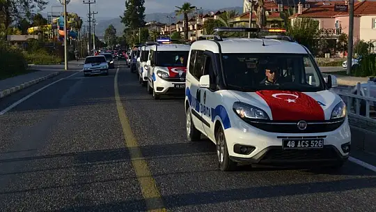 Cumhuriyet konvoyuna yoğun katılım