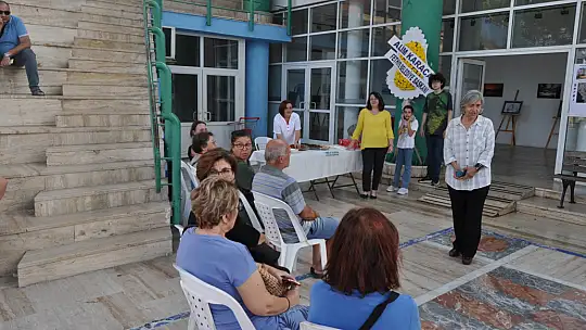 Fethiye'de İlk Sergisini Kızıyla Açtı