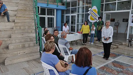 Fethiye'de İlk Sergisini Kızıyla Açtı