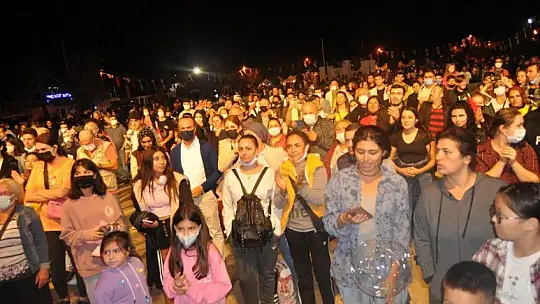 Vatandaşlar Cumhuriyet Konseri ile Coştu