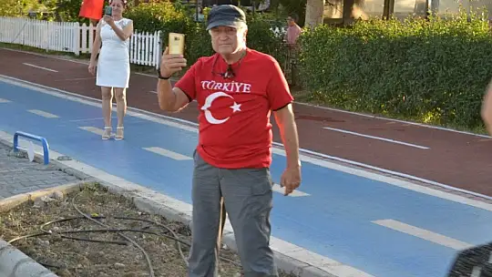 Cumhuriyet konvoyuna yoğun katılım