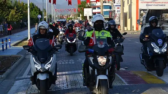 Cumhuriyet konvoyuna yoğun katılım