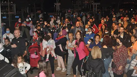 Vatandaşlar Cumhuriyet Konseri ile Coştu