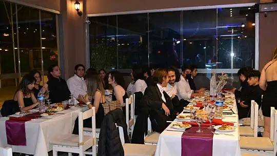 Girne Kolejinden Cumhuriyet balosu