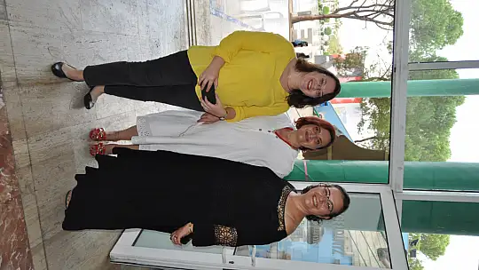 Fethiye'de İlk Sergisini Kızıyla Açtı