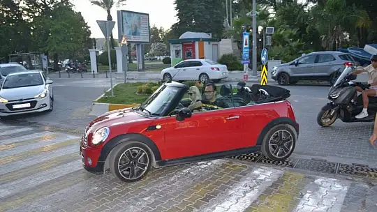 Beşiktaşlı taraftarlar çifte şampiyonluğu araç konvoyu ile kutladı