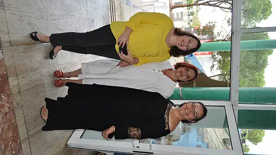 Fethiye'de İlk Sergisini Kızıyla Açtı