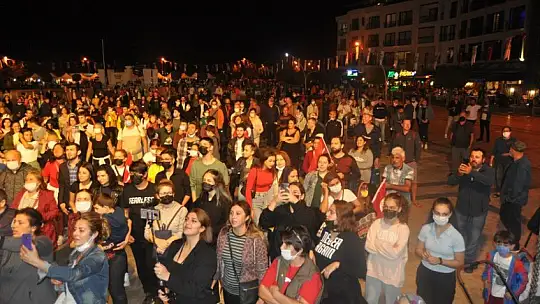 Vatandaşlar Cumhuriyet Konseri ile Coştu