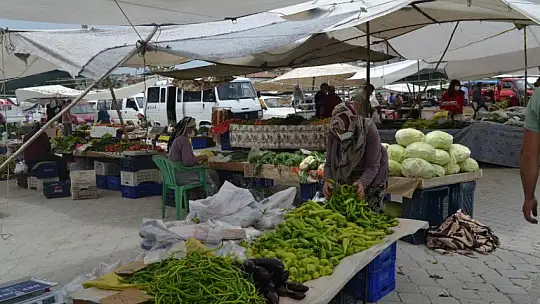 Fethiye halkı semt pazarlarına akın etti
