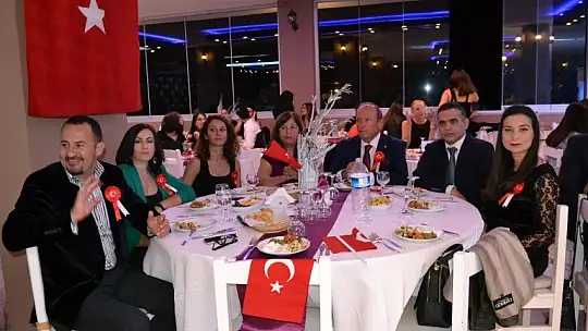 Girne Kolejinden Cumhuriyet balosu