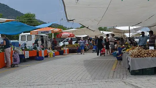 Fethiye halkı semt pazarlarına akın etti