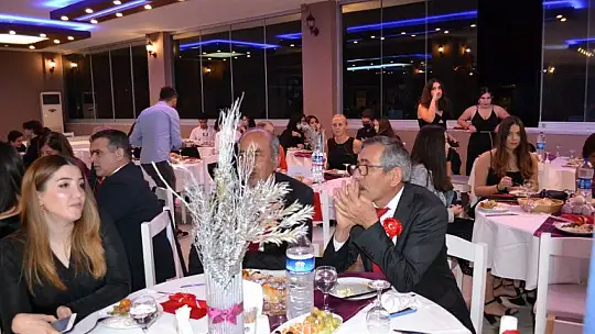 Girne Kolejinden Cumhuriyet balosu