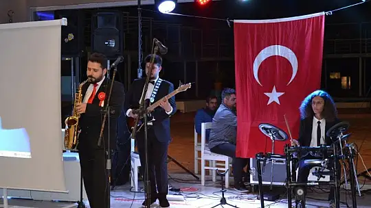 Girne Kolejinden Cumhuriyet balosu