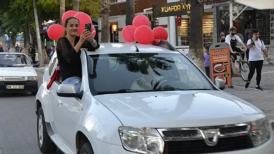 Cumhuriyet konvoyuna yoğun katılım