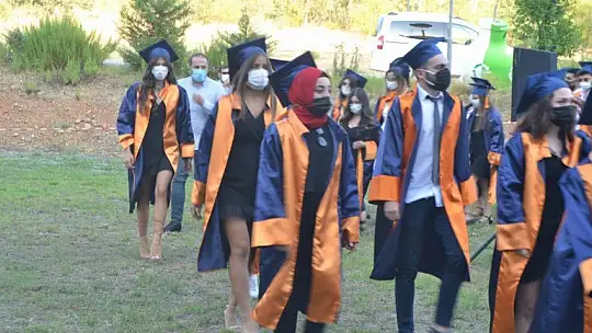 Öğrencilerin mezuniyet heyecanı