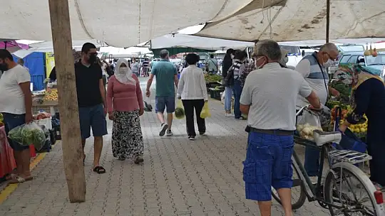 Fethiye halkı semt pazarlarına akın etti
