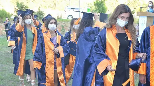 Öğrencilerin mezuniyet heyecanı