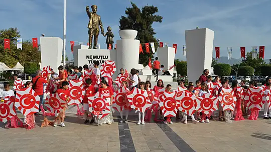 Cumhuriyetin 100.Yılına Özel 100 Uçurtma Uçurdular