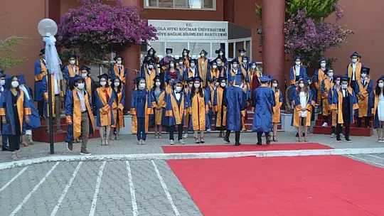 Fethiye Sağlık Bilimleri Fakültesi 2020-2021 Mezunlarını Verdi