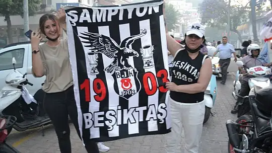 Beşiktaşlı taraftarlar çifte şampiyonluğu araç konvoyu ile kutladı