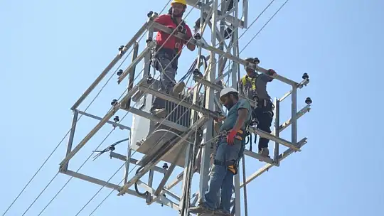 Cami Mahallesi Muhtarı Kavak, Mahallenin Elektrik Sorununu Çözdü