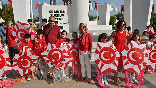 Cumhuriyetin 100.Yılına Özel 100 Uçurtma Uçurdular