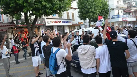 Beşiktaşlı taraftarlar çifte şampiyonluğu araç konvoyu ile kutladı
