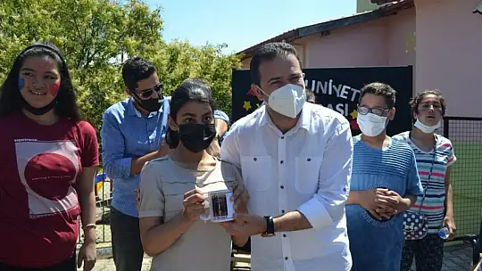 Özel öğrencilerin mezuniyet sevinci