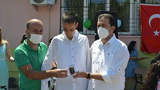 Özel öğrencilerin mezuniyet sevinci