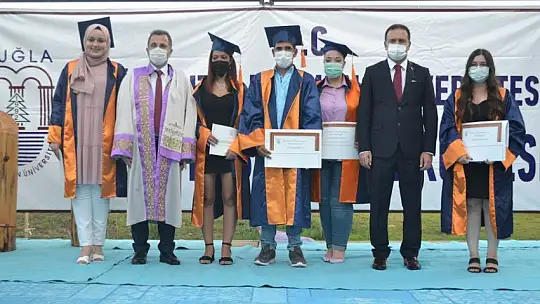 Öğrencilerin mezuniyet heyecanı