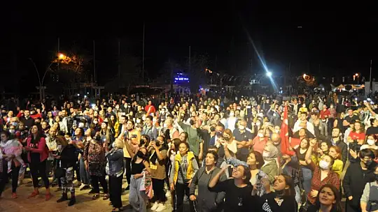 Vatandaşlar Cumhuriyet Konseri ile Coştu